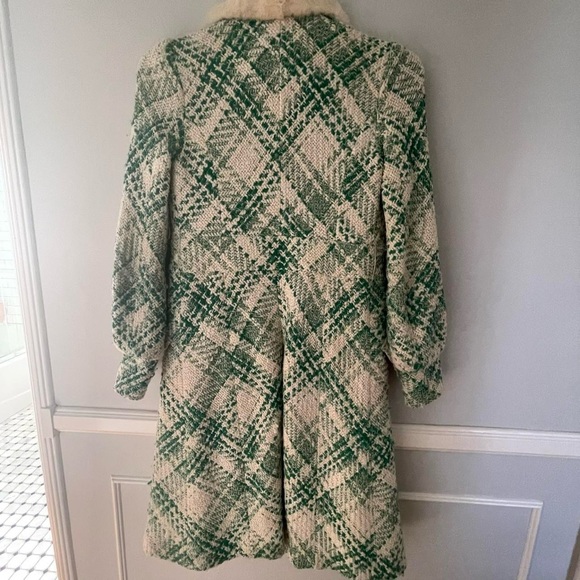 🌿 VINTAGE // MCGINN • green and cream plaid coat with fur collar and silk lining - Picture 5 of 11